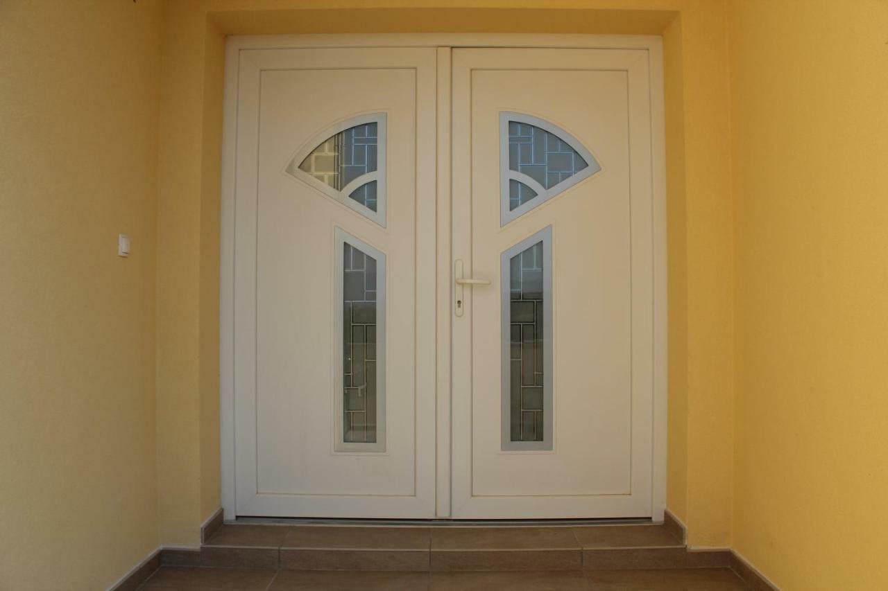 ורבניק Apartmani Marin מראה חיצוני תמונה